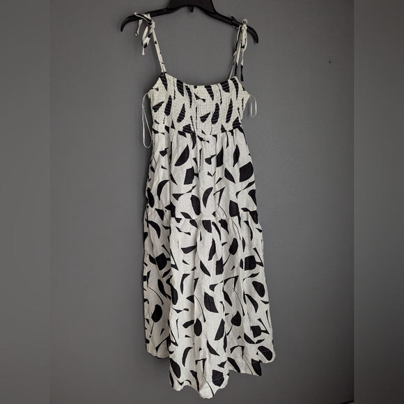 ASTR the label Black and white dress size large 14x43. Adjustable Straps. - Picture 1 of 4